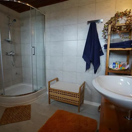 Martin's Hidden Garden Apartment *
